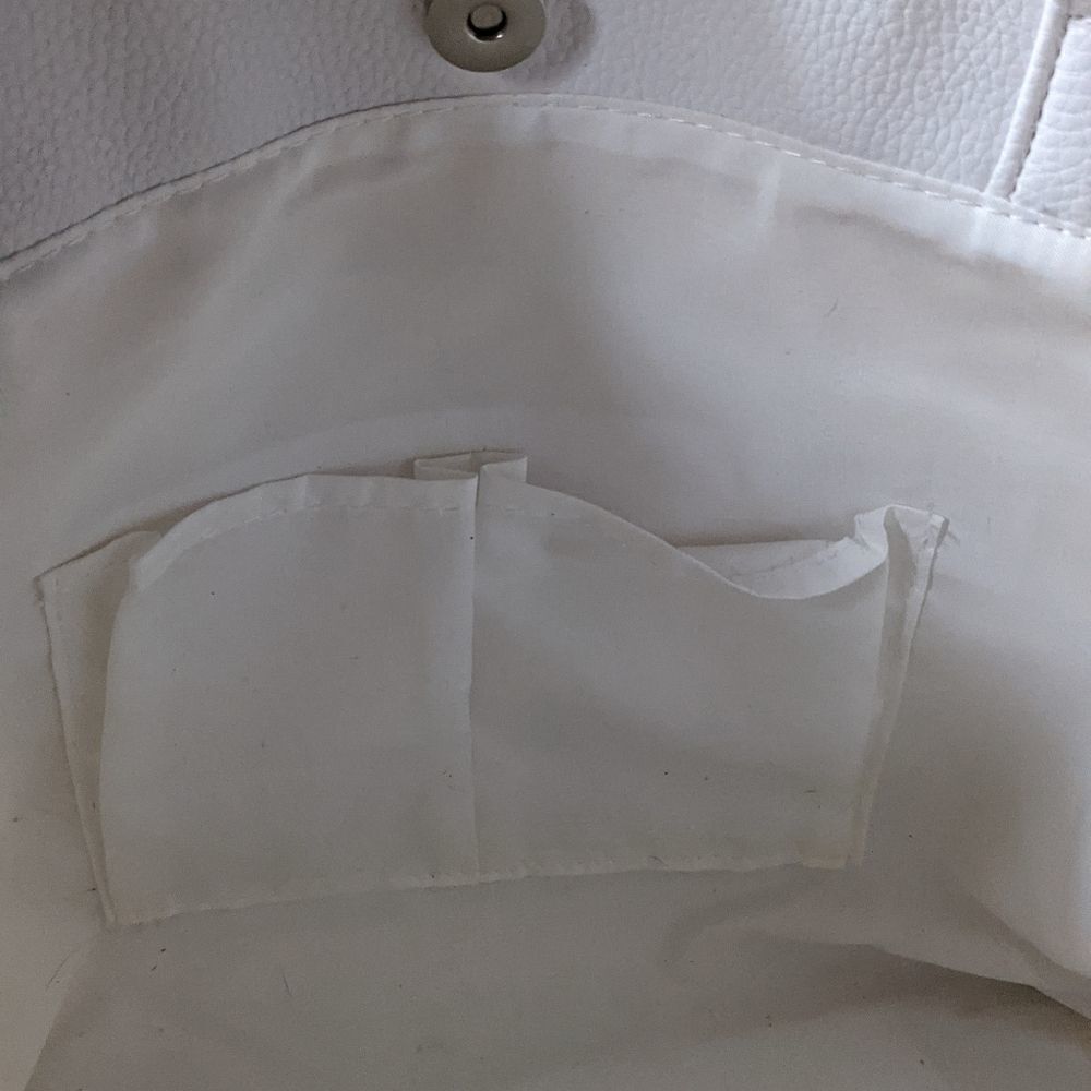 Minicci Best Mom Ever White Vegan Leather Purse - Picture 10 of 13